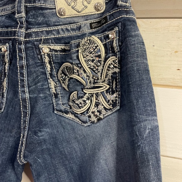 "Miss Me Jeans Size 28 Boot Cut with Embellishments: Sparkling Style for Every S - Picture 8 of 9